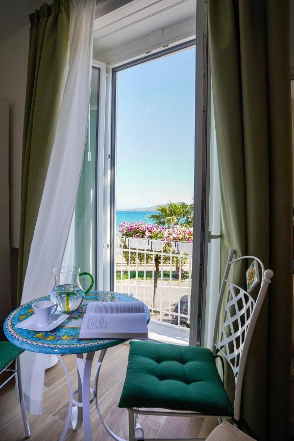 Aquamar Bed And Breakfast Crotone Exterior photo