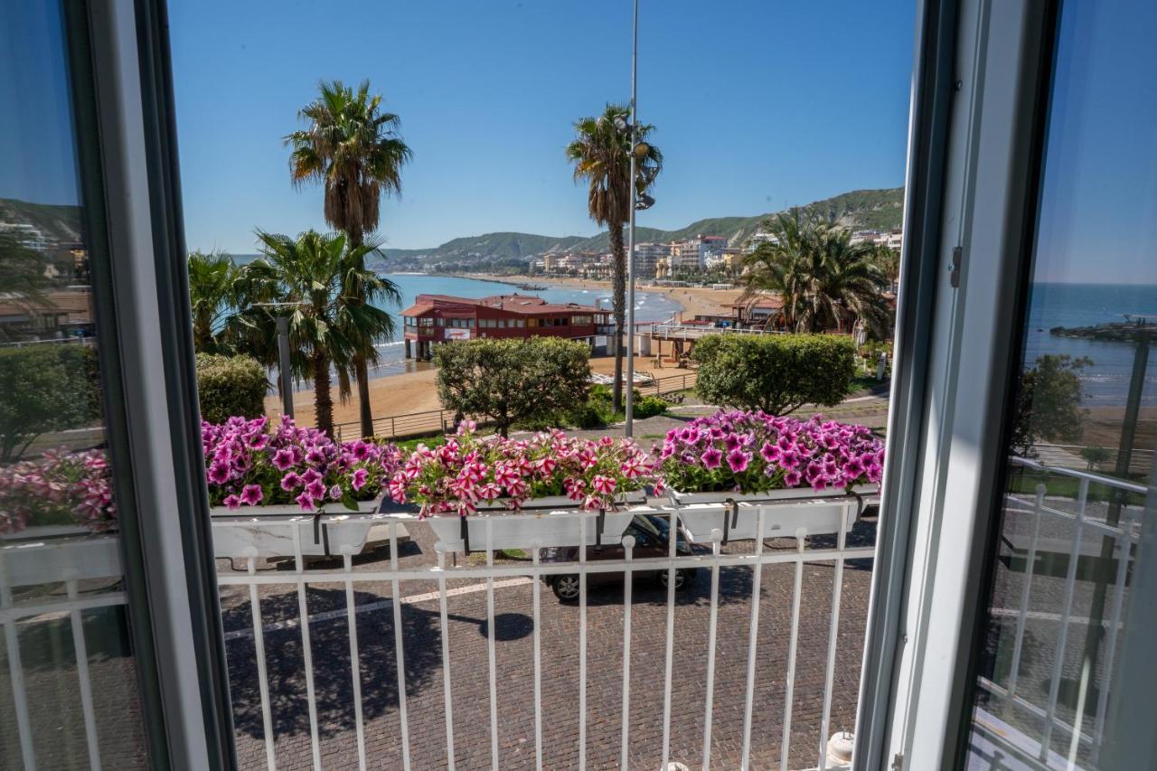 Aquamar Bed And Breakfast Crotone Exterior photo
