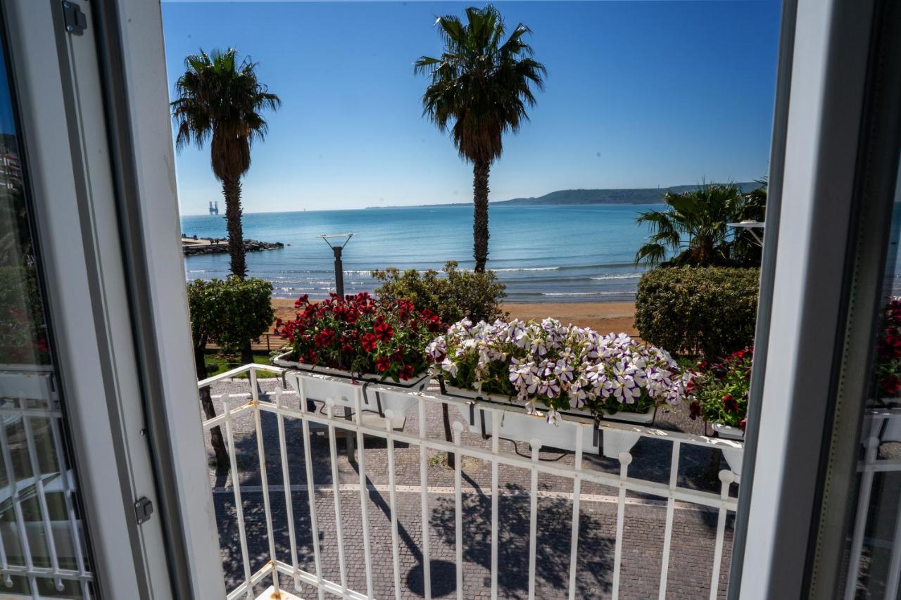 Aquamar Bed And Breakfast Crotone Exterior photo